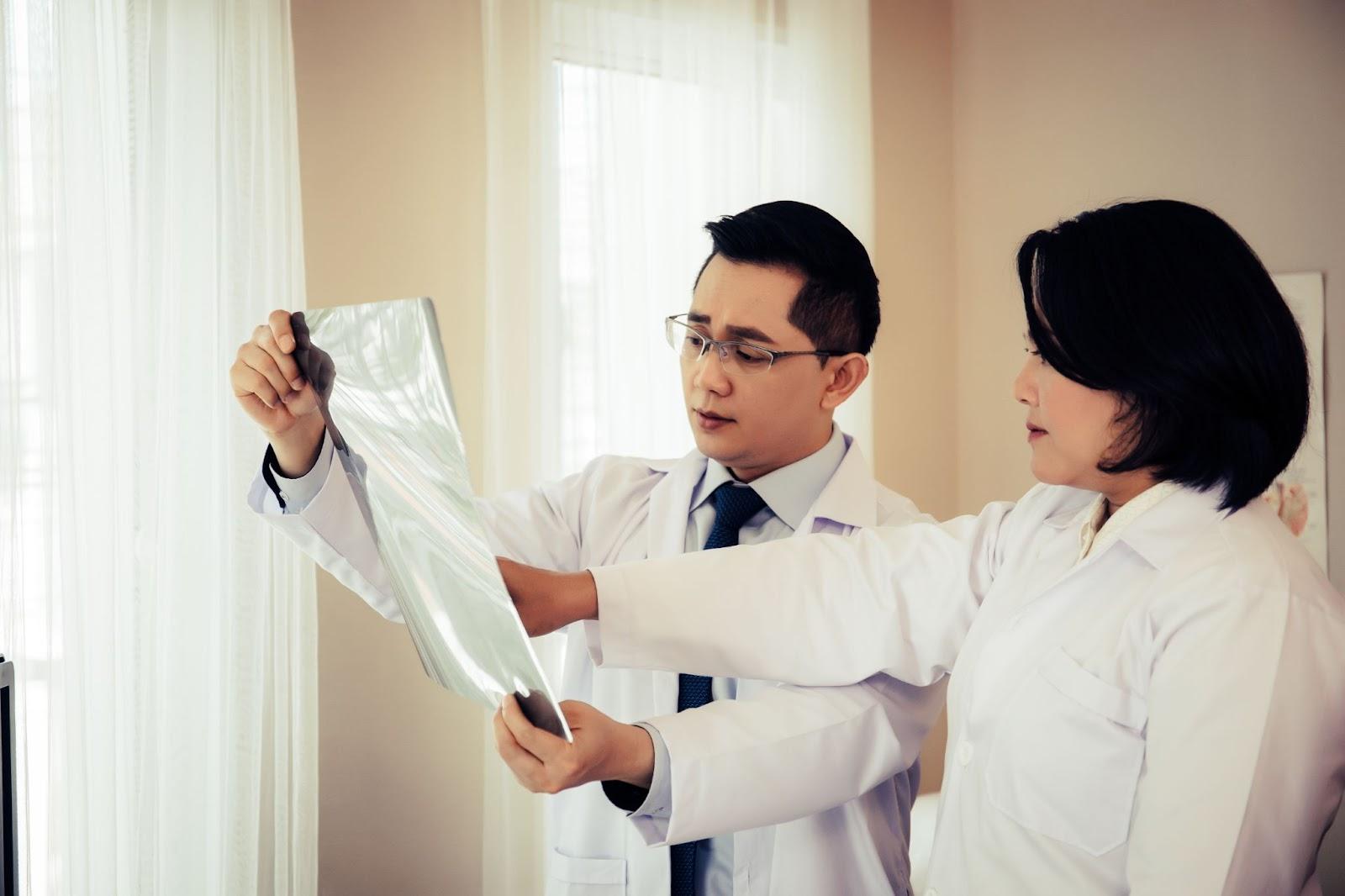 Clinician performing an exam and creating a treatment plan for minor injuries or illness.