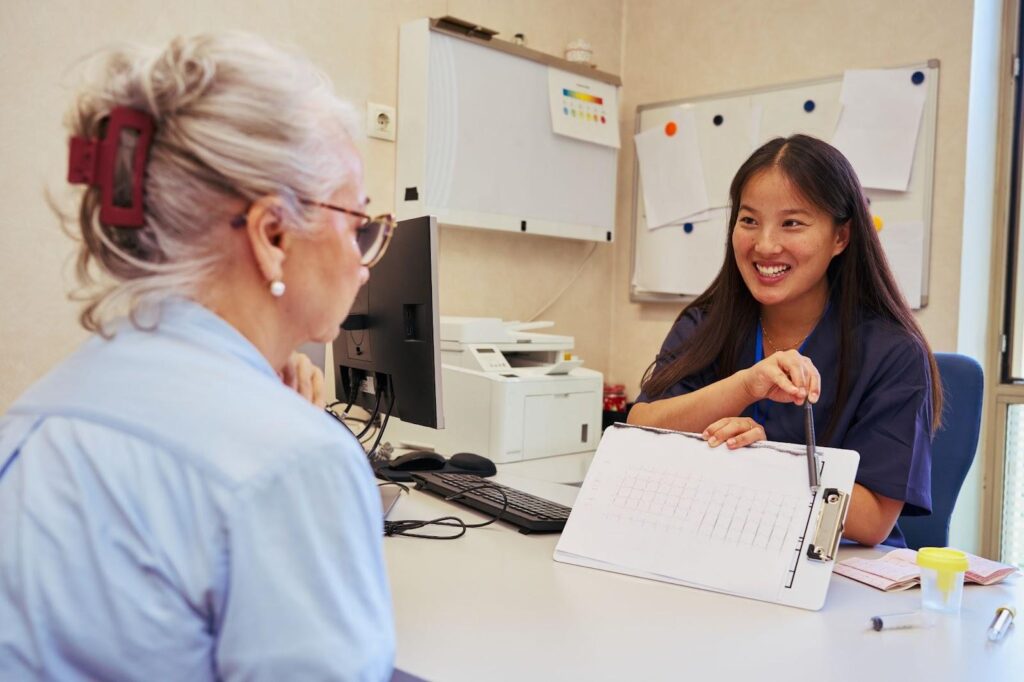 Doctor discussing health plan with patient at a direct primary care clinic near Beltway 8 TX.